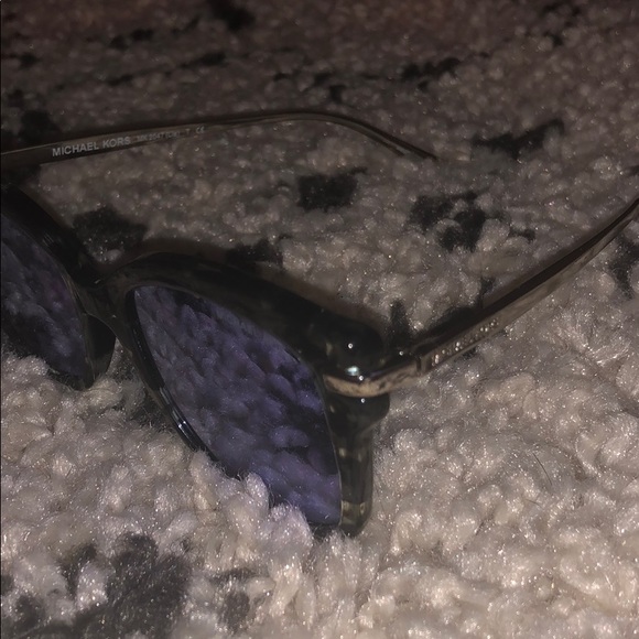 Michael Kors purpose lens w/ tortoise shell frame - Picture 4 of 4